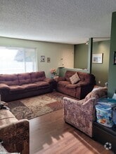 Building Photo - 13923 72 Av