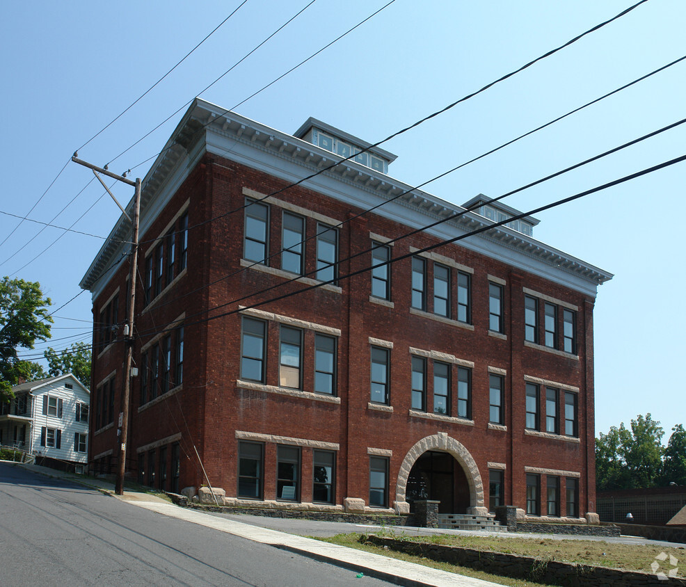 Primary Photo - 13 Academy St