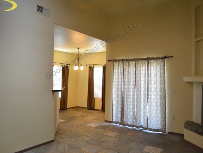 Building Photo - 936 Flora Vista Dr