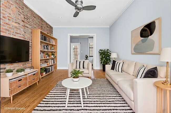 Foto del edificio - 724 Tenth Avenue