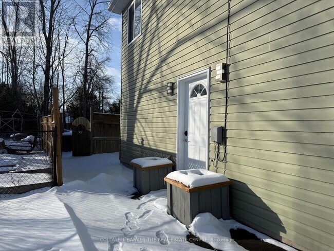 Photo du bâtiment - UPPER - 27182A CIVIC CENTRE ROAD