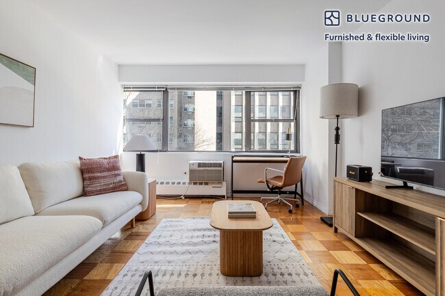 Foto del edificio - 330 E 46th St