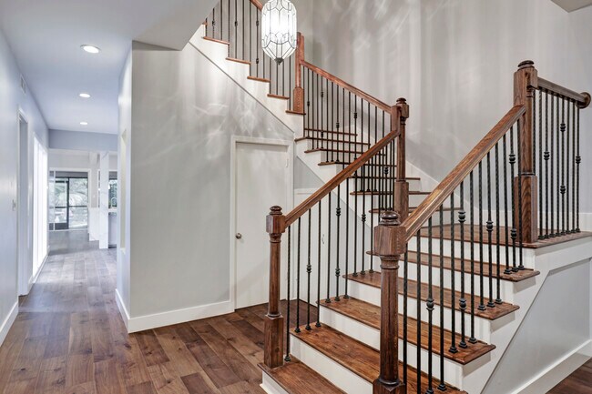 Building Photo - 1928 Stoney Brook Dr