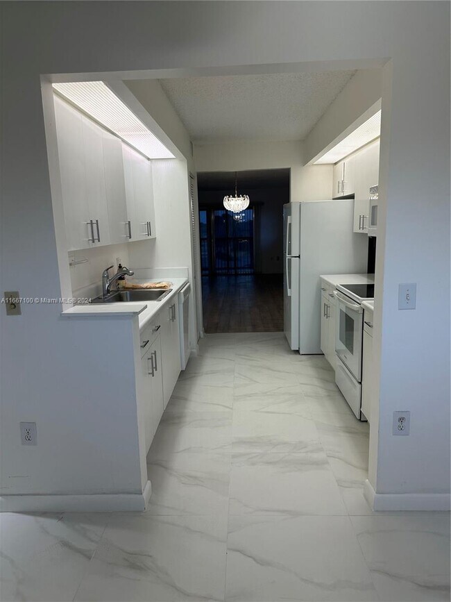 Foto del edificio - 901 SW 138th Ave