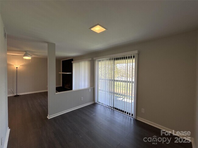 Foto del edificio - 10923 Harrowfield Rd