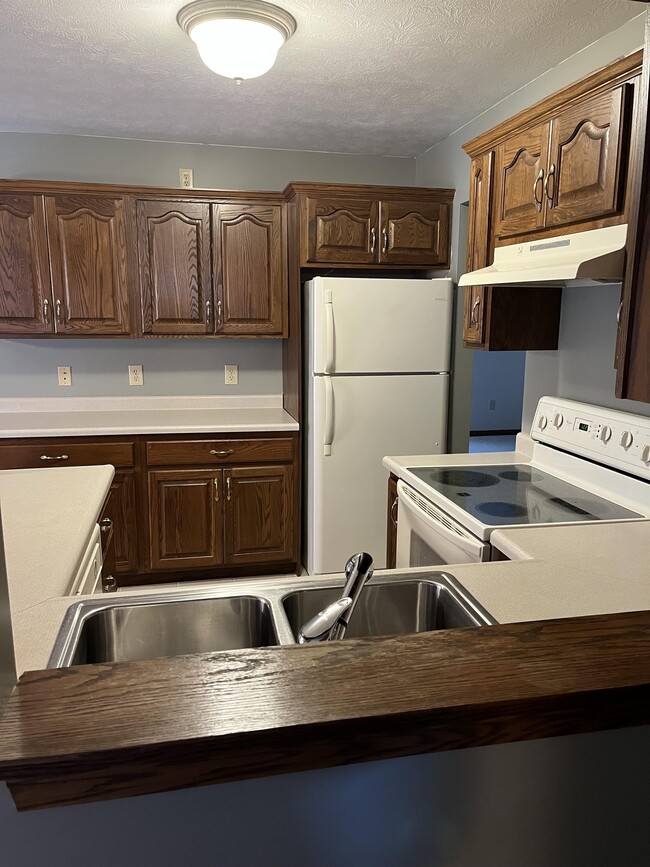 969 B McDonald Dr, Sugarcreek, OH 44681 Townhome Rentals in Sugarcreek OH