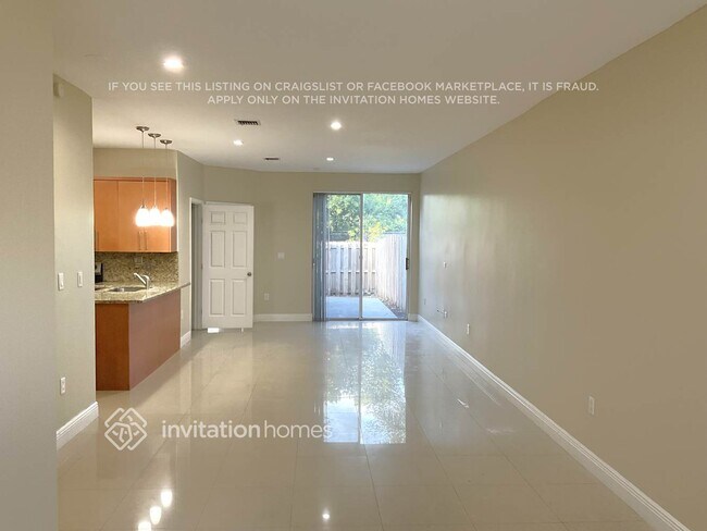 Building Photo - 7663 N Southwood Cir