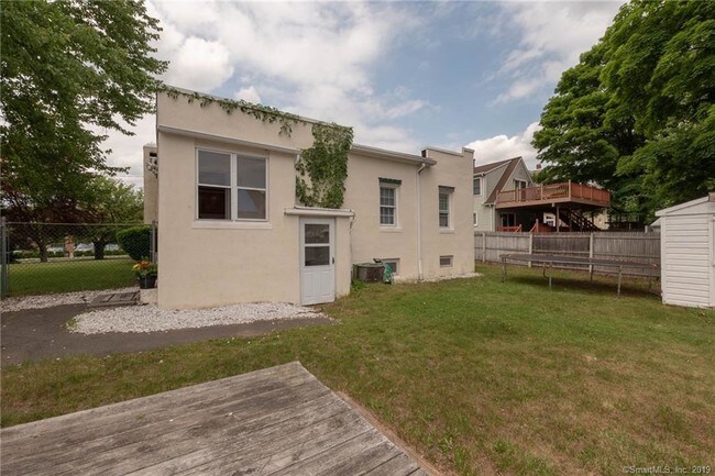 Building Photo - 68 Milldale Ave
