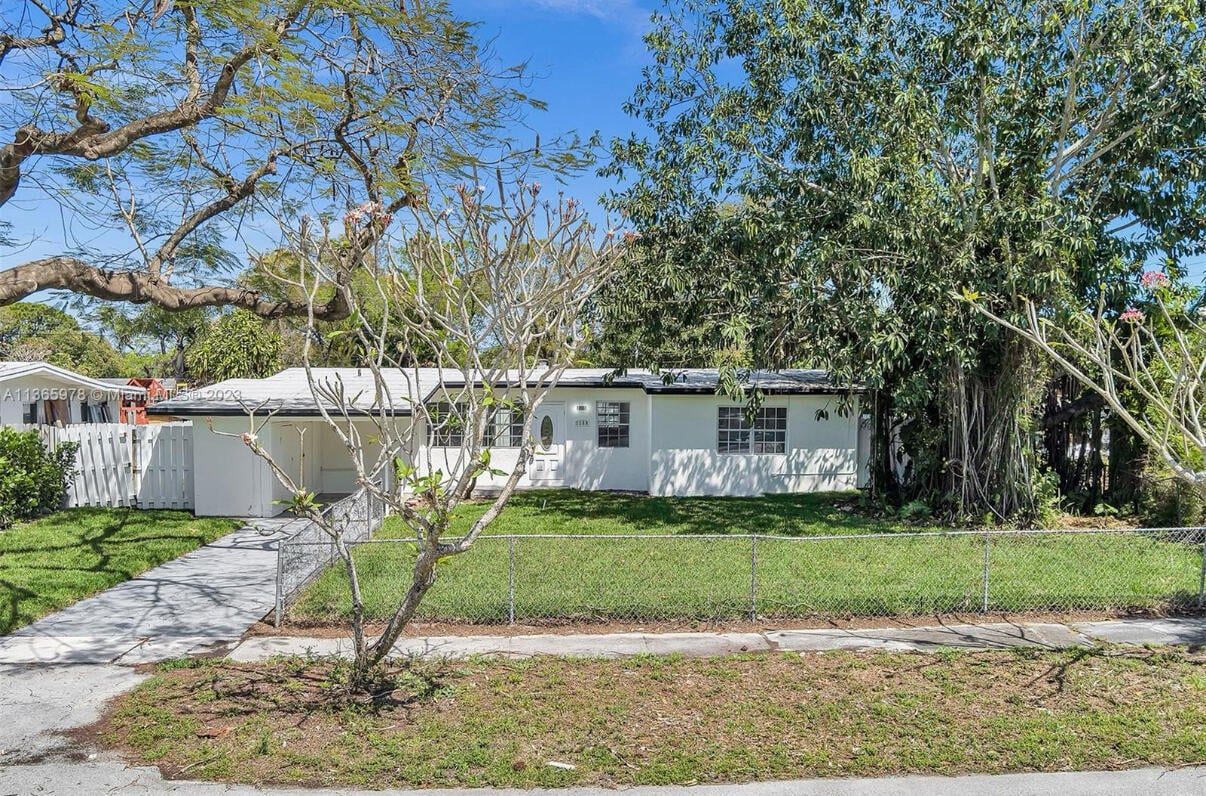 Primary Photo - 1150 SW 46th Ave