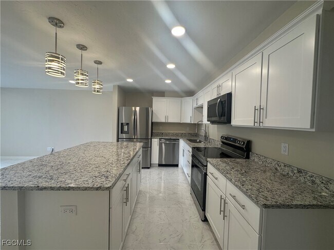 Building Photo - 4802 Tudor Dr