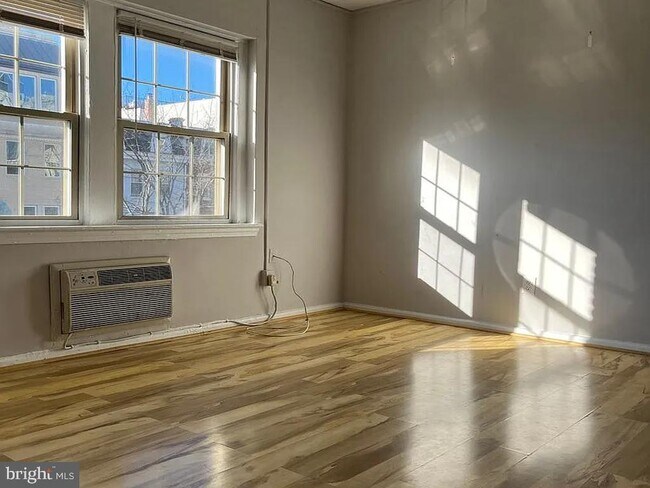 Foto del edificio - 2415 Ontario Rd NW
