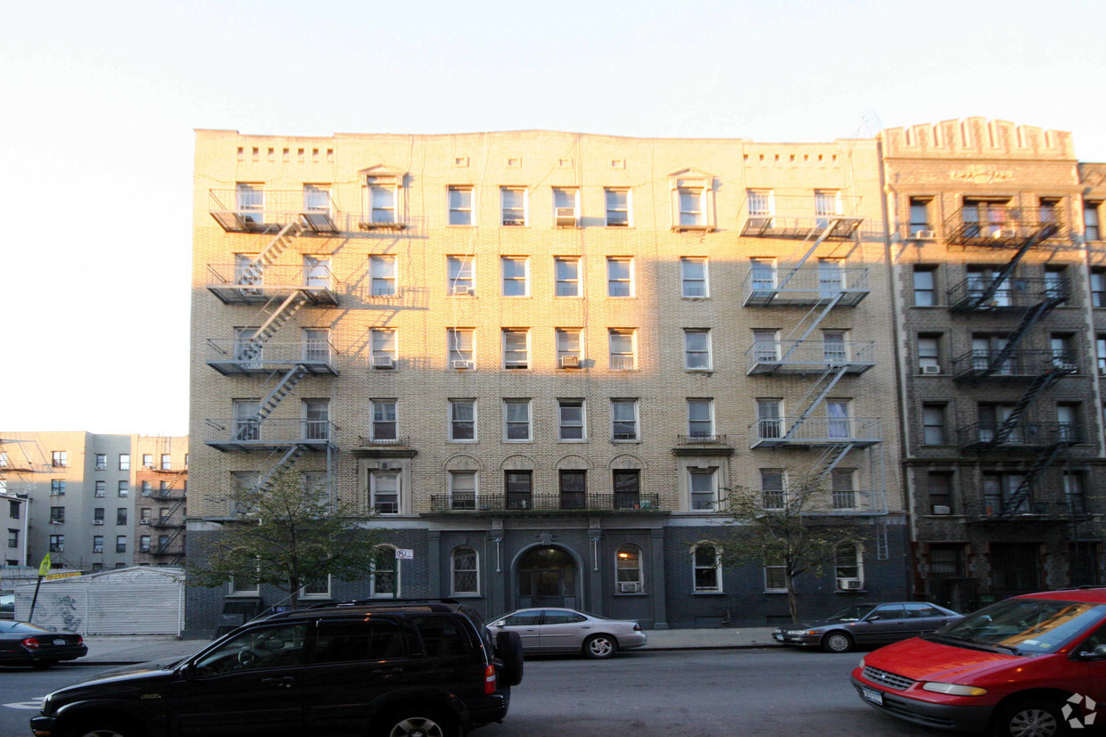 Primary Photo - School Court