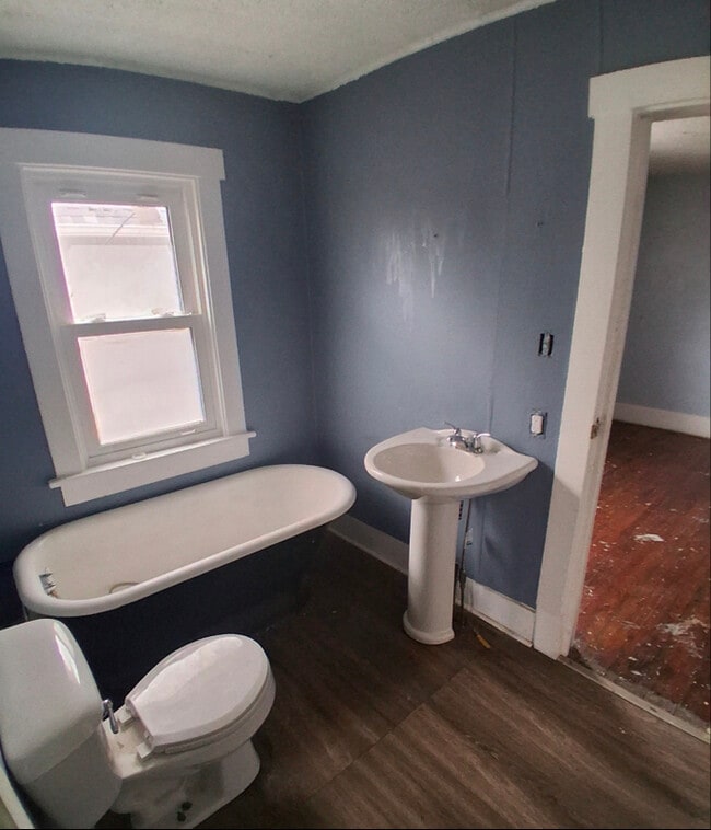 Foto del edificio - 2057 N Charles St