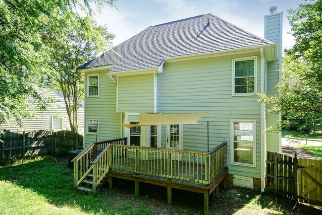 Building Photo - Three Bedroom Home!