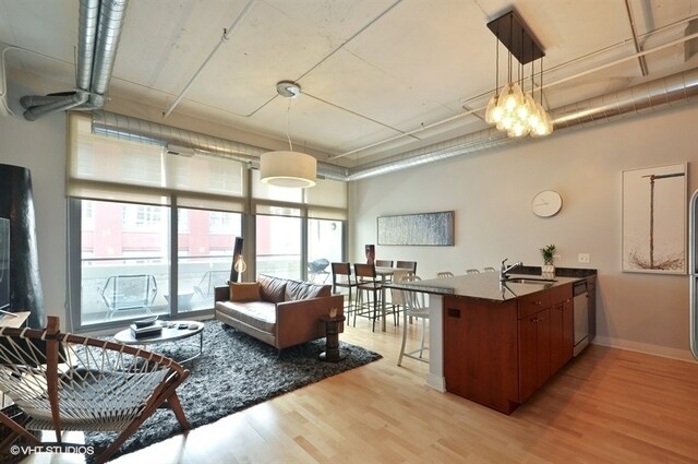 Building Photo - 565 W Quincy St