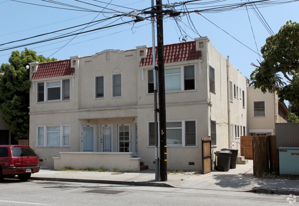 Foto del edificio - 2322-2328 E Broadway