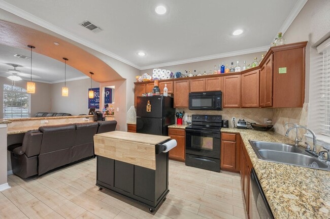 Foto del edificio - August 2026 Pre-Lease 4 bed Lakeridge - NO CARPET!