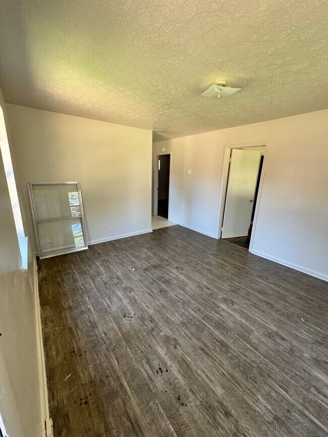 Building Photo - 122 Woodland Ave