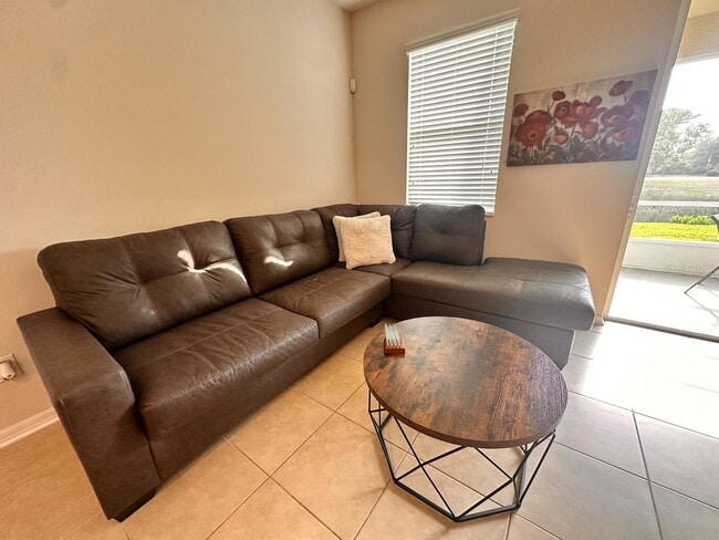 Building Photo - Gorgeous townhome! Community pool! fitness center!
