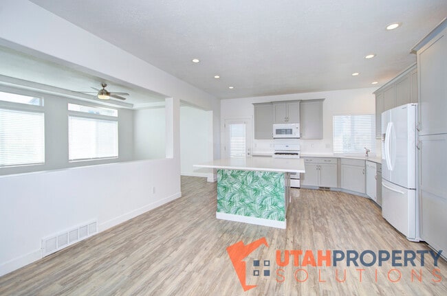 Building Photo - 342 S 780 E