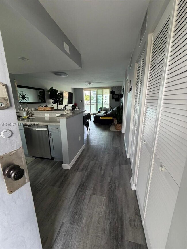 Building Photo - 4000 NE 170th St