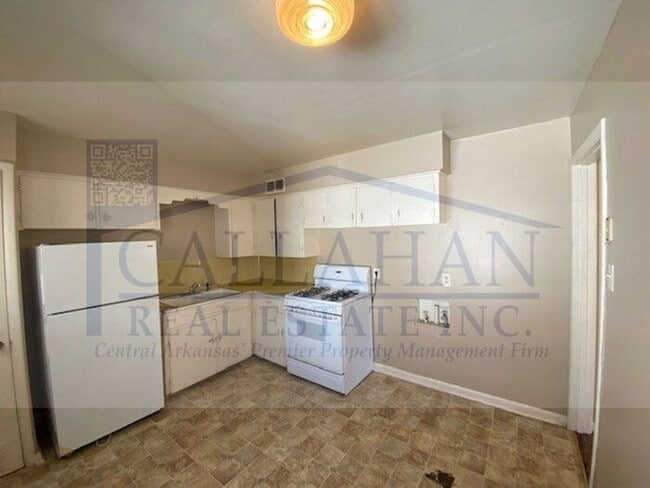 Building Photo - 2 Bedroom Off University