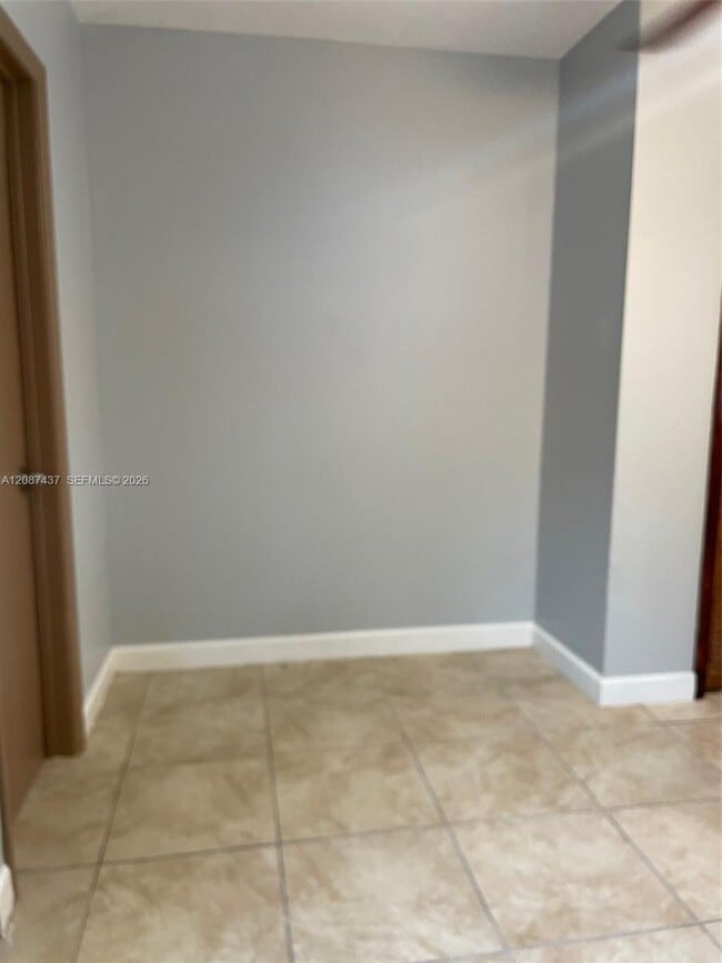 Foto del edificio - 951 SW 9th St