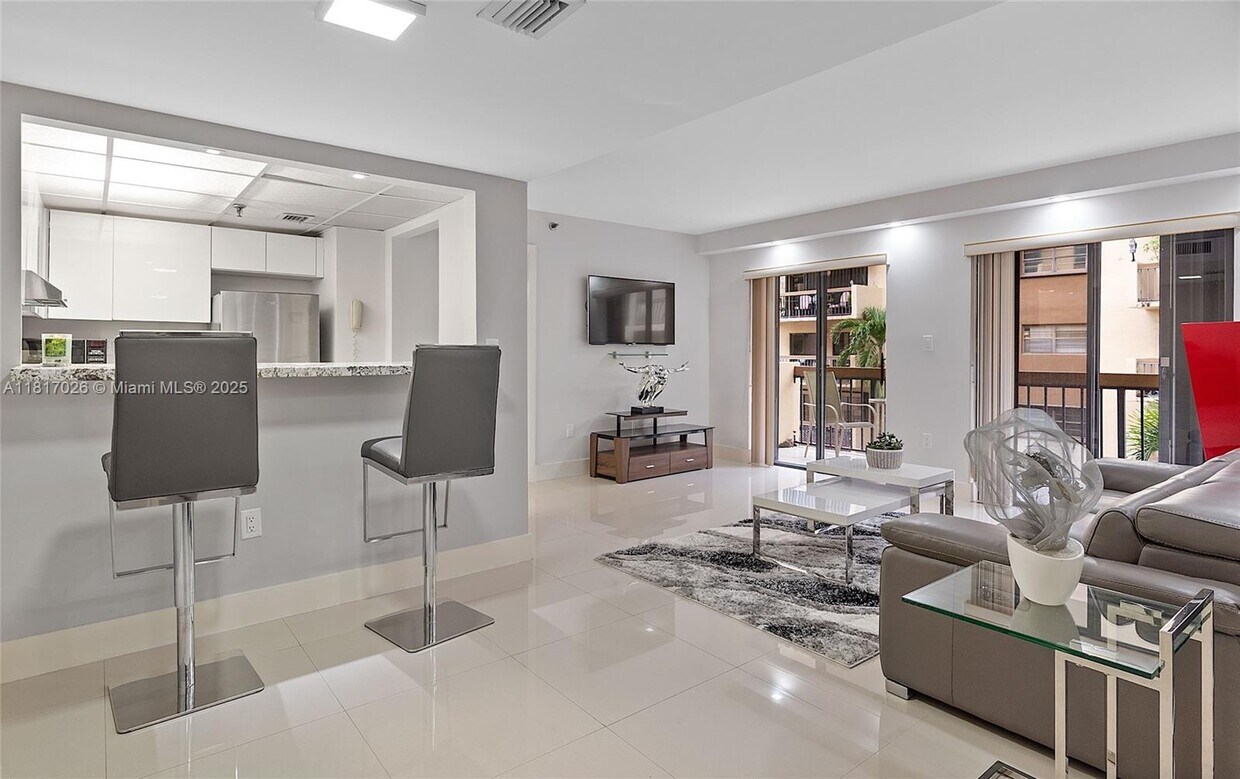 Foto principal - 5249 NW 7th St