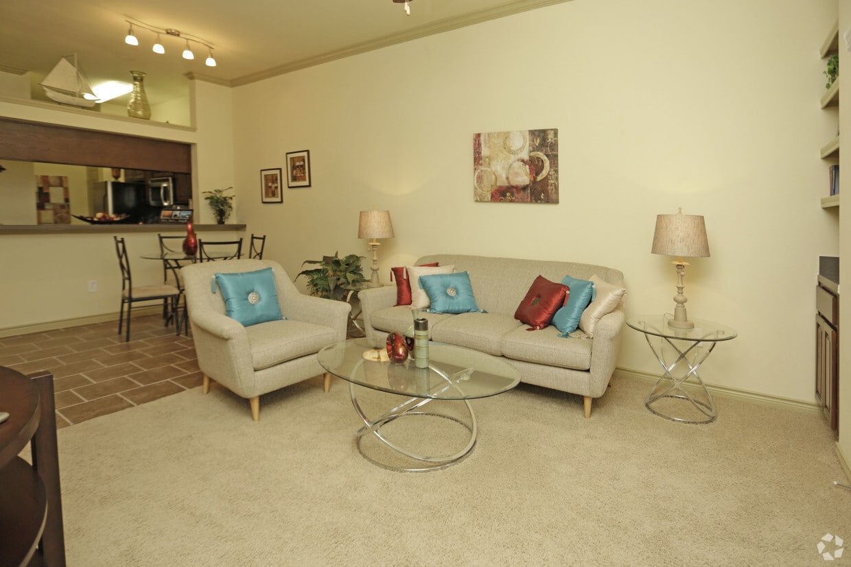 Primary Photo - Crest Manor