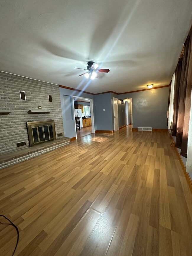 Building Photo - 14247 S Marquette Ave