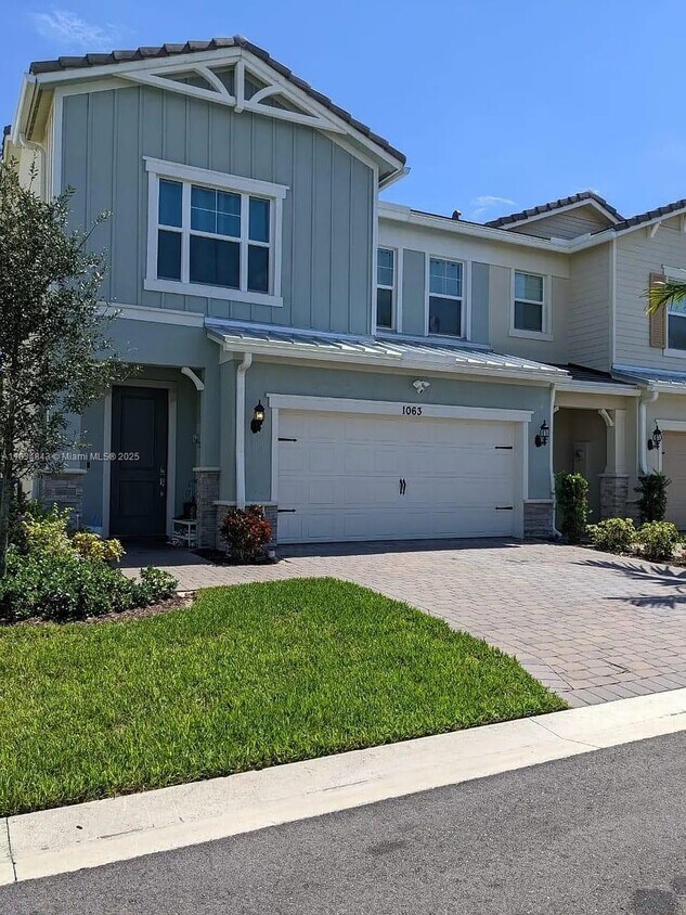 Foto principal - 1063 Eucalyptus Dr