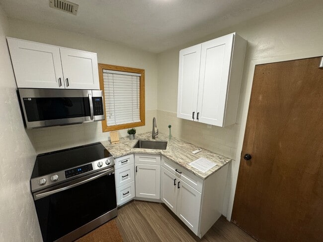 Building Photo - 460 W 600 N