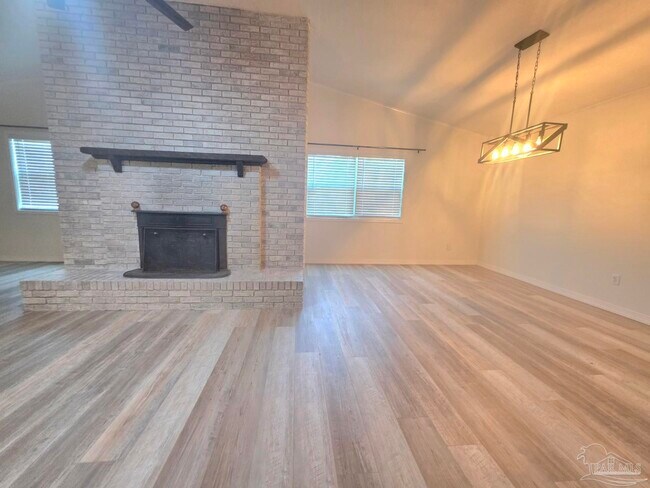 Building Photo - 760 Briarwood Dr