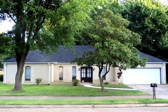 Building Photo - 5560 Ackerman Cove