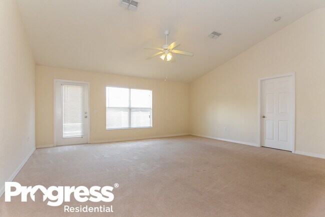 Foto del edificio - 5238 Woodridge Ln
