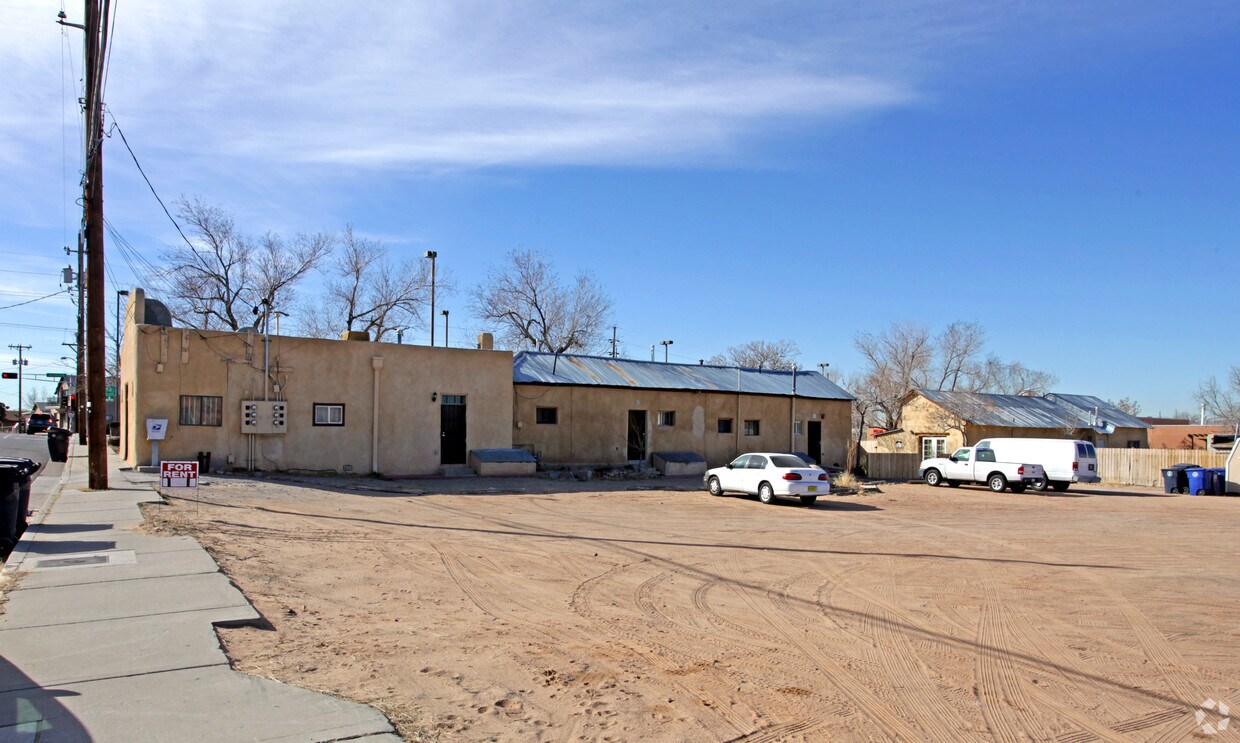 Building Photo - 1217 Edith Blvd NE