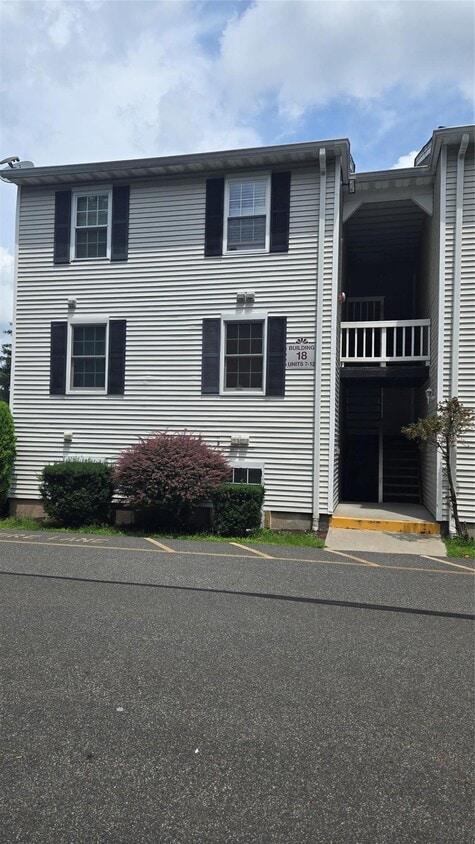 Primary Photo - 18 Lexington Hills Rd
