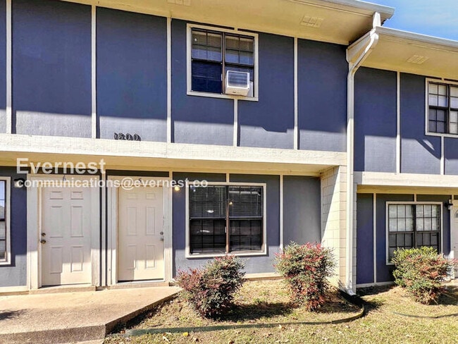 Building Photo - 1800 Labette Manor Dr