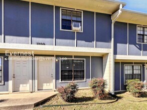 Building Photo - 1800 Labette Manor Dr