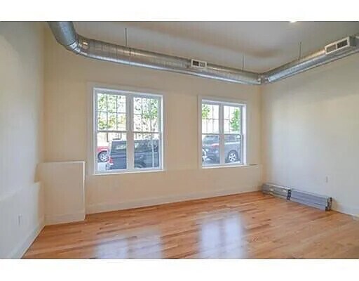 Building Photo - 172 School St