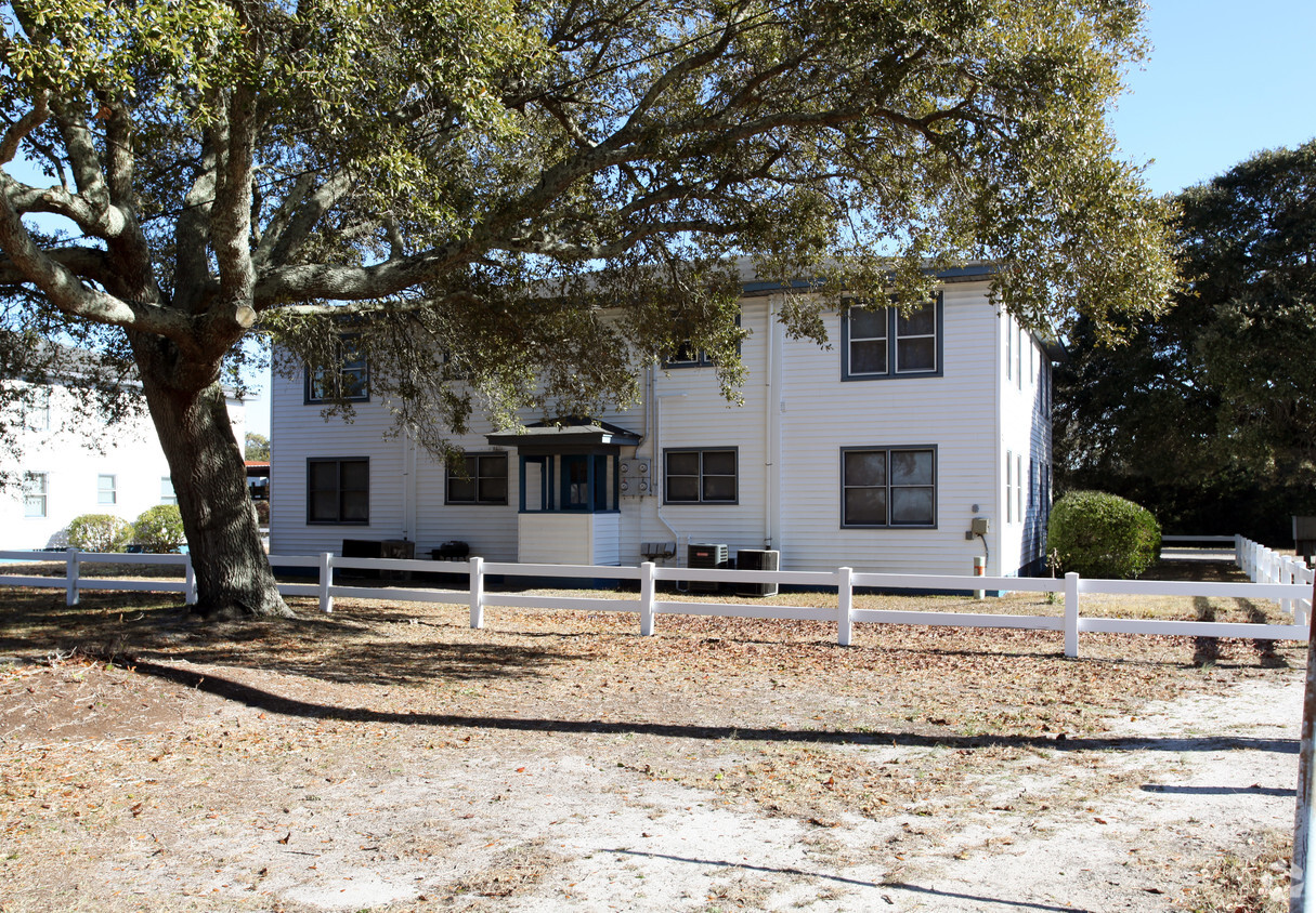 Primary Photo - Shoreline Apartments