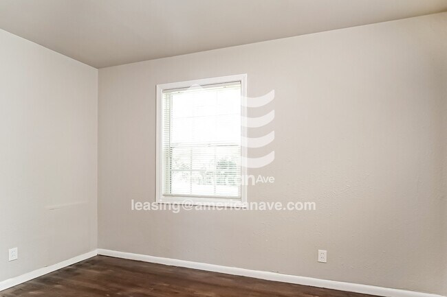 Foto del edificio - 4633 N St Louis Ave