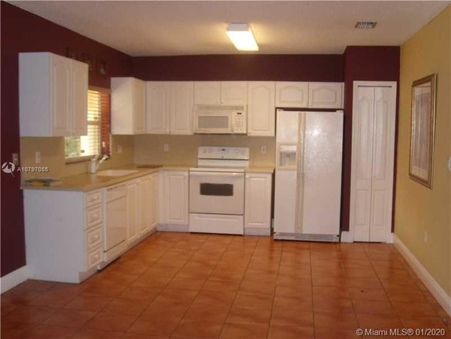 Building Photo - 820 SW 142nd Ave