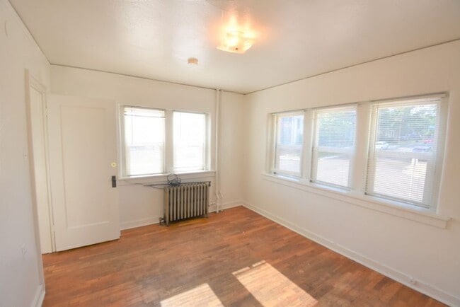 Foto del edificio - Summer 2026 Prelease! 1 Bedroom Apartment on the Hill