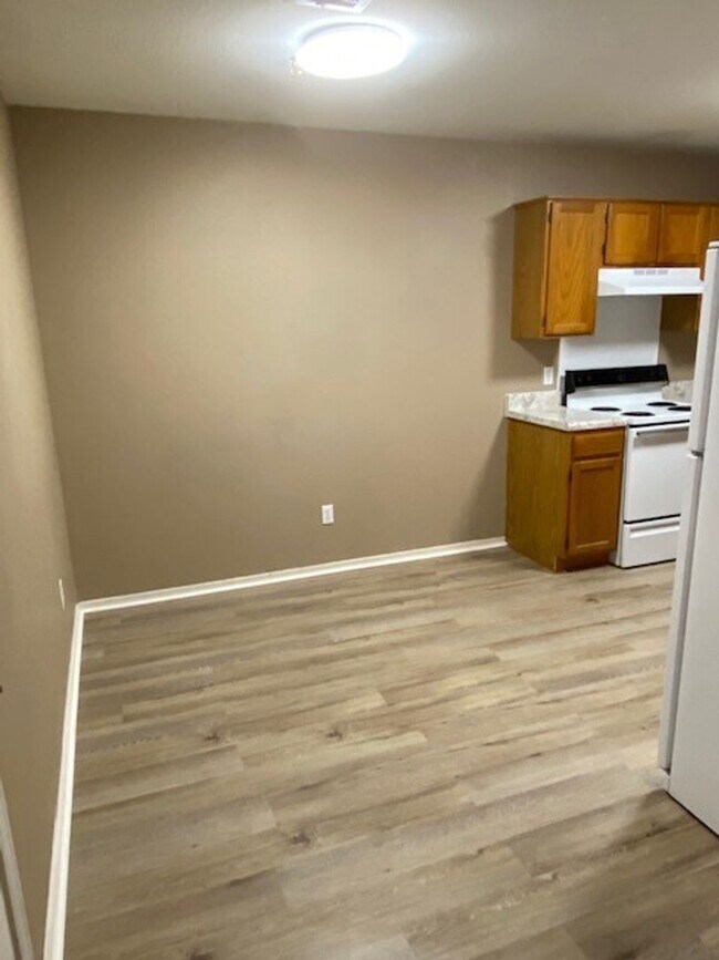 Foto del edificio - Cute 3 Bedroom Duplex Coming Available!