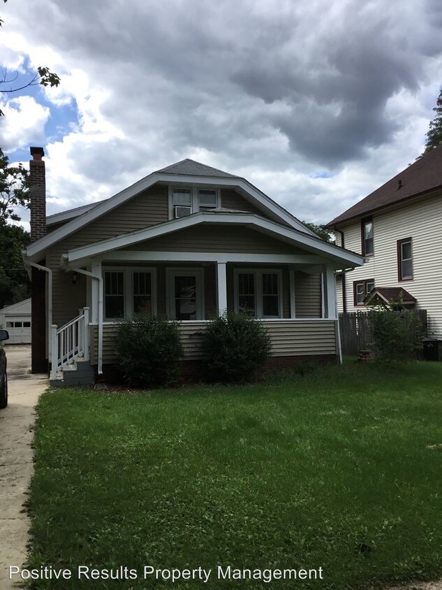 3 br, 3 bath House 2220 Douglas House Rental in Rockford, IL