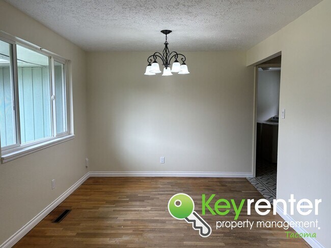 Foto del edificio - Extraordinary 3Bed/1Bath Home with Solar P...
