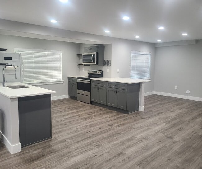 Building Photo - 6511 Indigo Dr