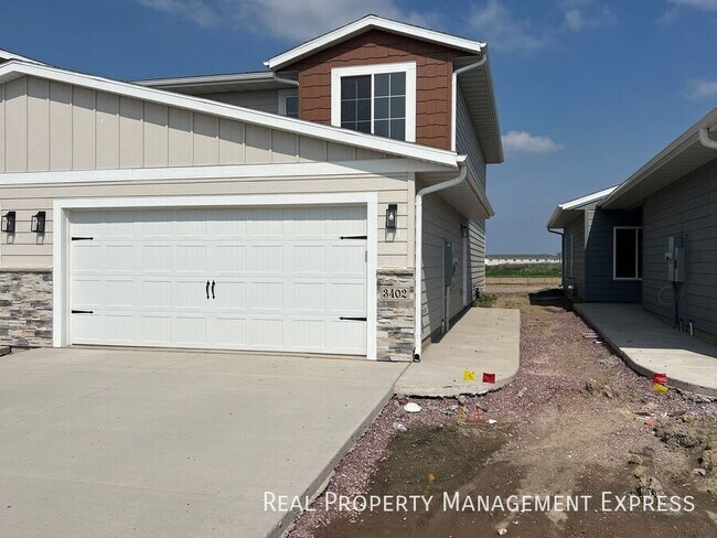 Foto del edificio - Beautiful 3 Bedroom 2.5 Bathroom Townhome