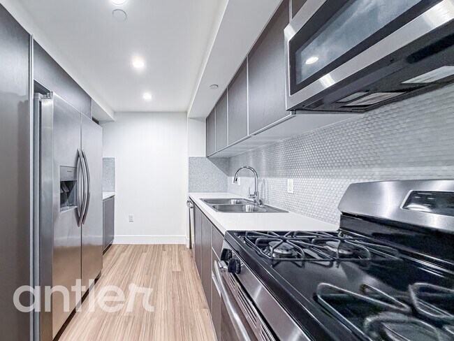 Foto del edificio - 1538 Purdue Ave